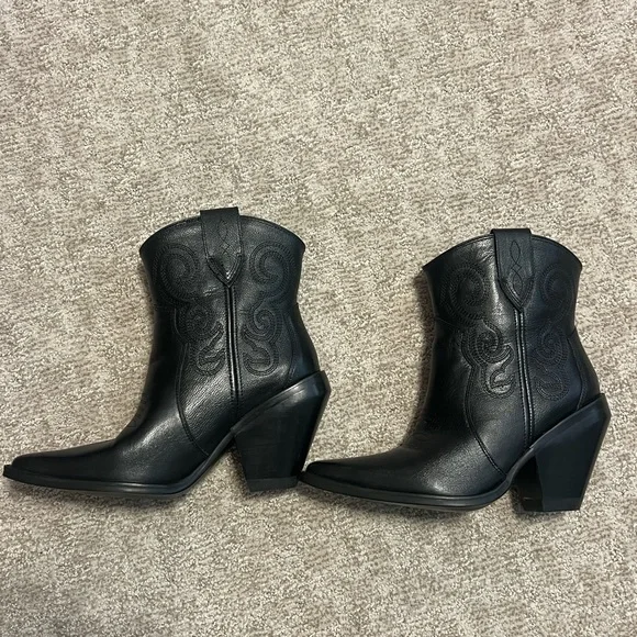 Boot Barn Boots (Women’s) - Picture 2 of 6